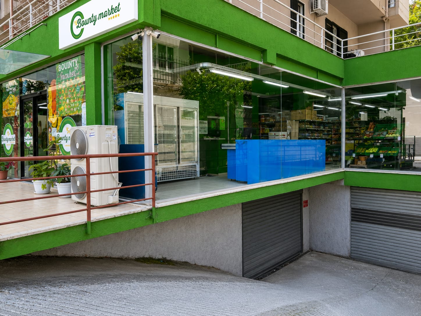 Działający supermarket, Kodra e Diellit, Tirana