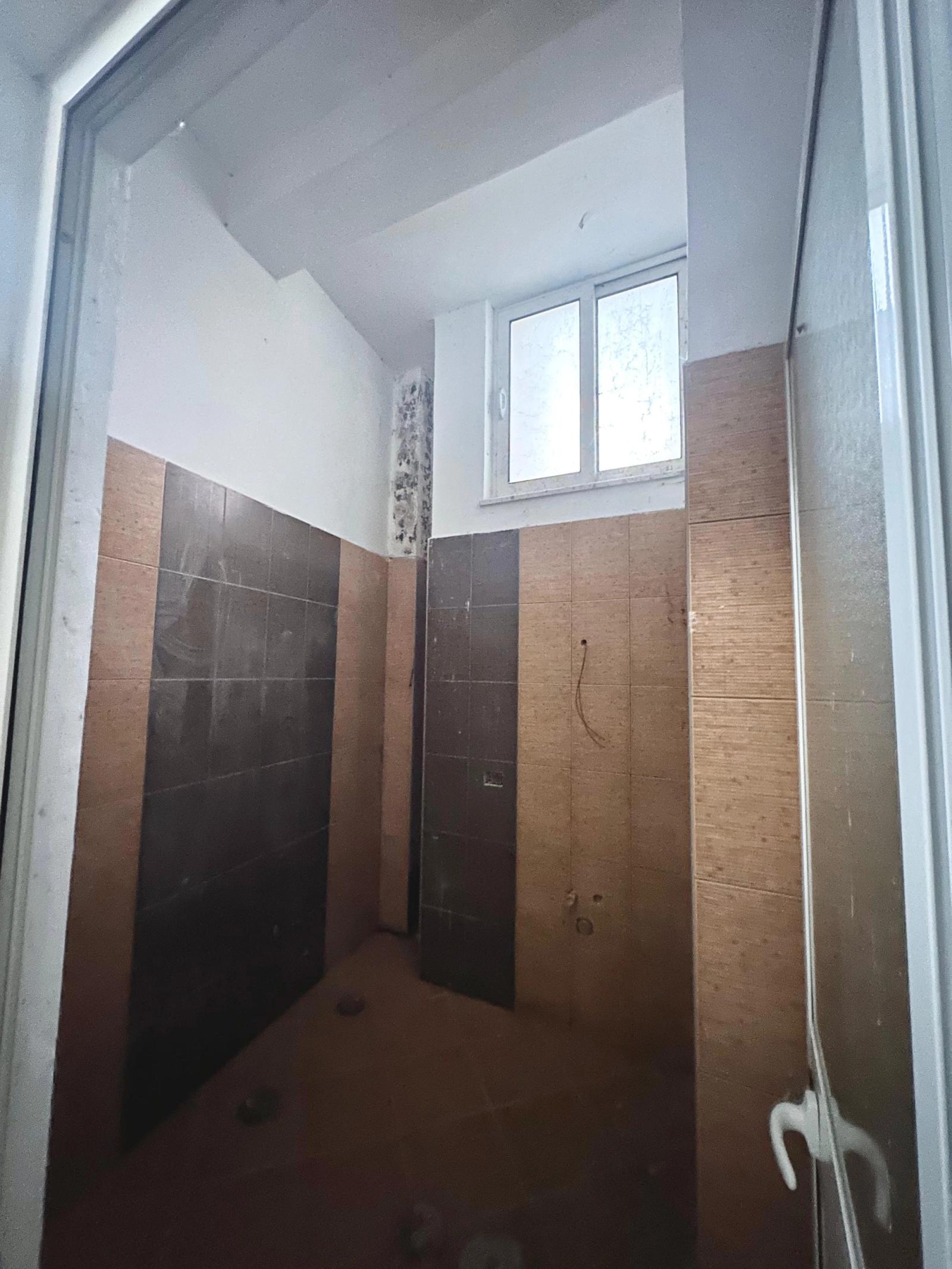 Gewerbefläche zum Kauf in Stadtzentrum, Durrës, 194 m² — Foto 7 von 8