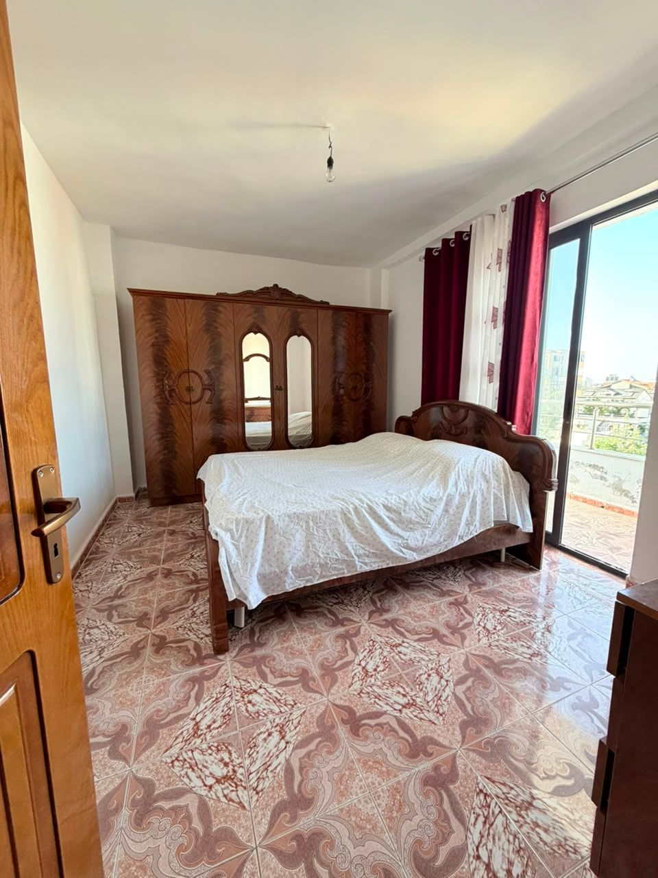 Shitet Apartament 2+1 | 2 Ballkone | Plazh, Durrës