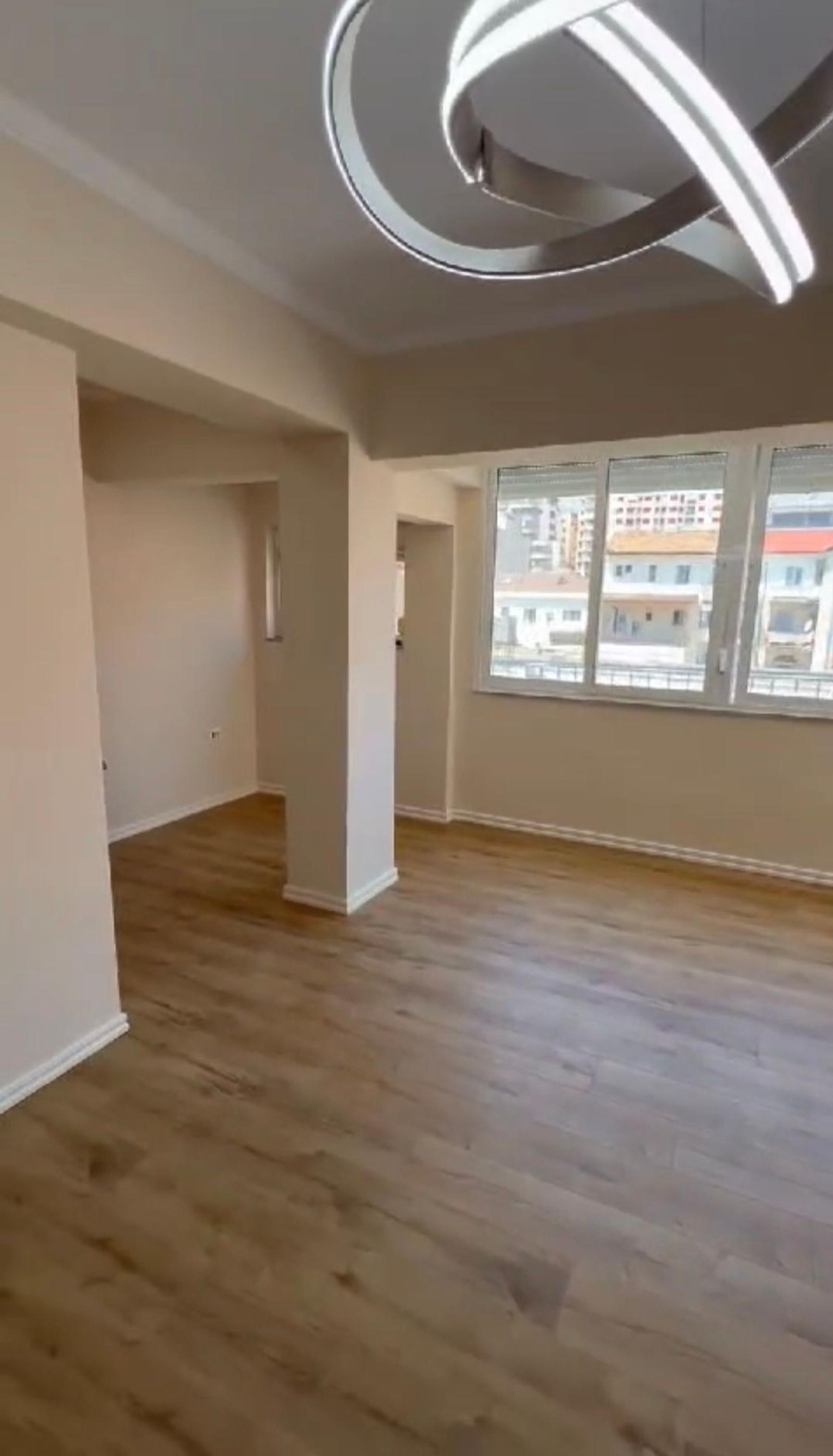 Appartamento 2+1, in vendita, Centro città, Durazzo, 100 m² — foto 2 di 8
