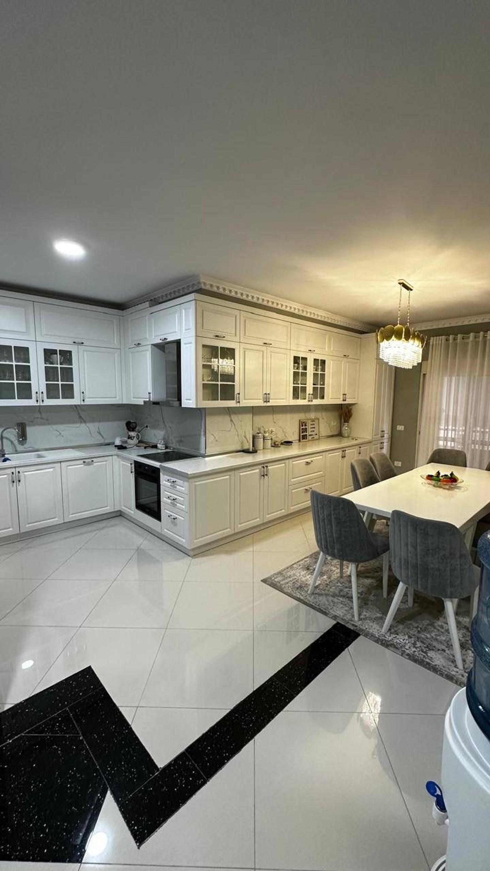 Wohnung 3+1 zum Kauf in Plazh, Durrës, 200 m² — Foto 1 von 17