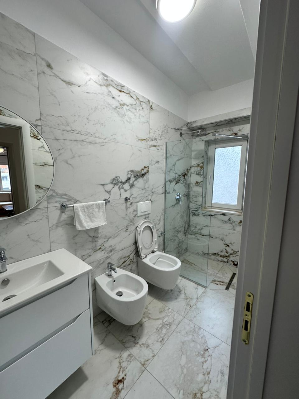 Shitet Apartament 3+1 | Tek Markata, Durrës