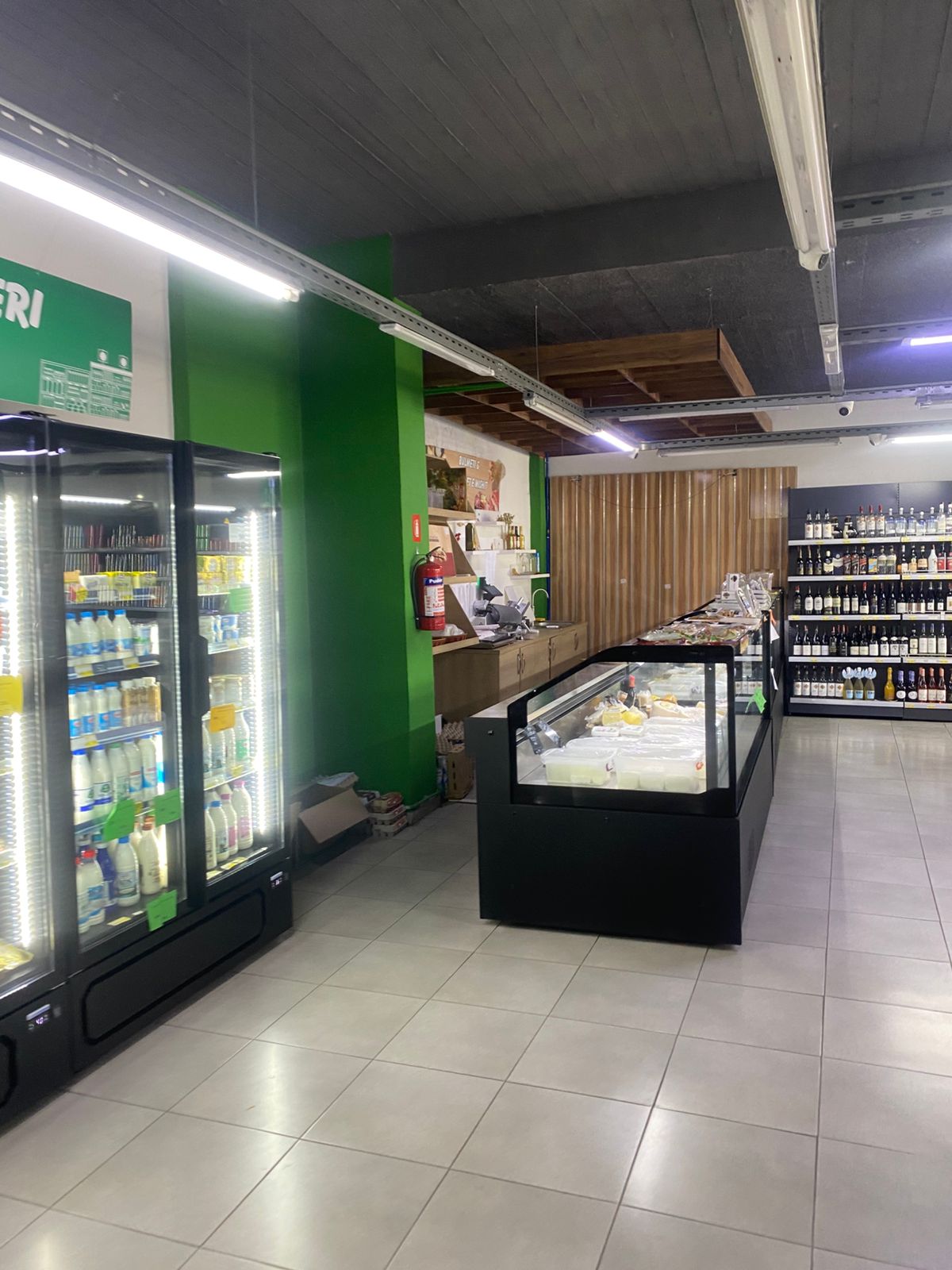 Działający supermarket, Kodra e Diellit, Tirana