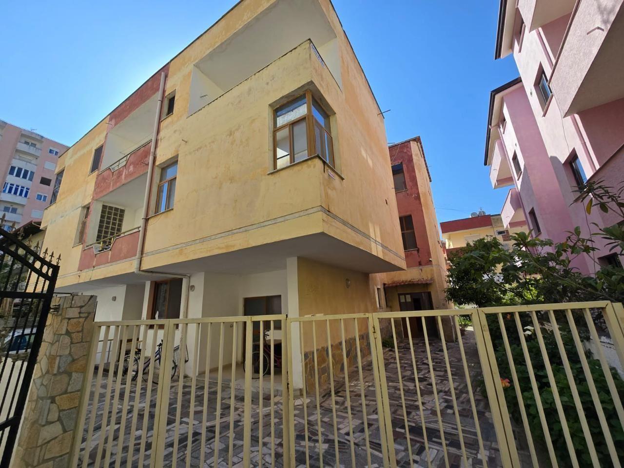 Haus mit 13 Wohnungen, Plazh, Durrës, 649 m², Stadtzentrum