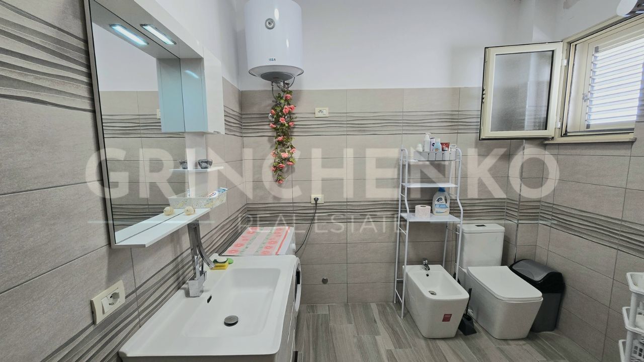 Apartament i madh 1+1 në lagjen Plepa