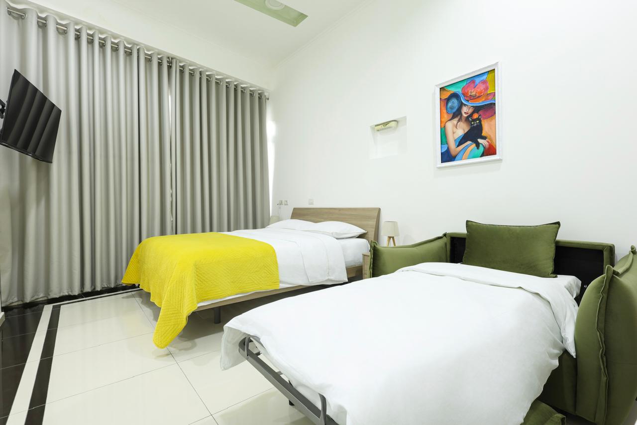 Ground-floor studio on the boulevard, Durrës