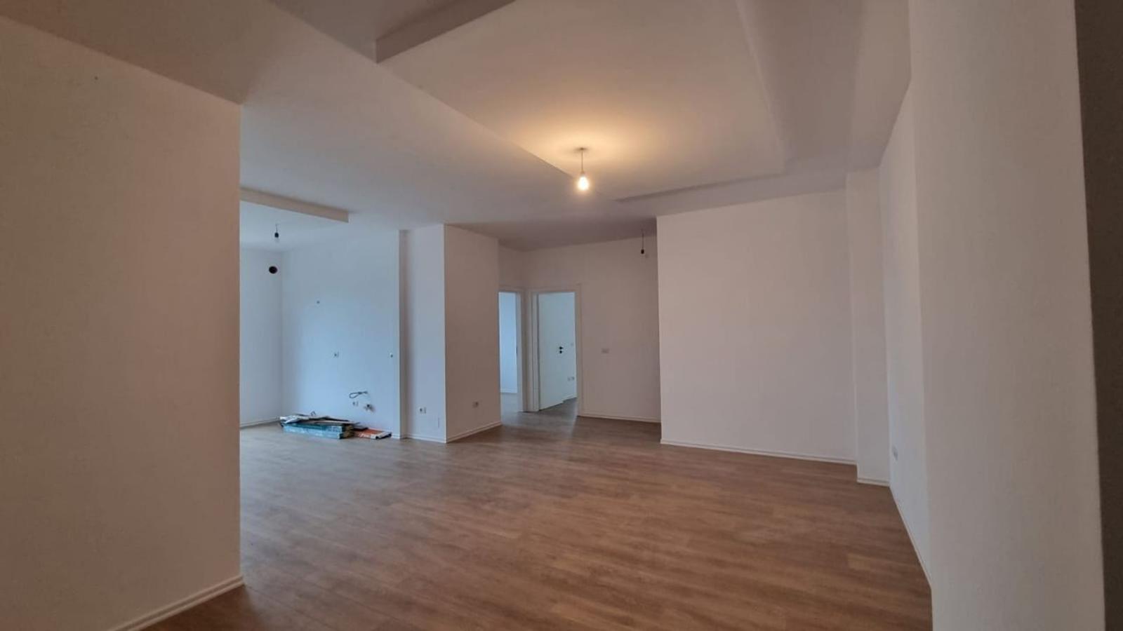 2+1 з двома балконами, Vlorë, 108,5 м², Вльора