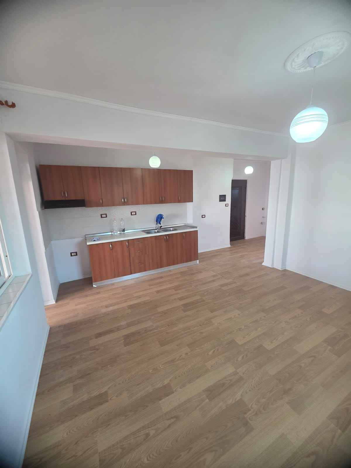 Appartamento 2+1 con balcone vicino all'ospedale, Durazzo