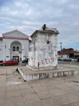 The old monument plinth on Plaza Garibaldi, Kombinat, in front of the municipal unit — Sapfan