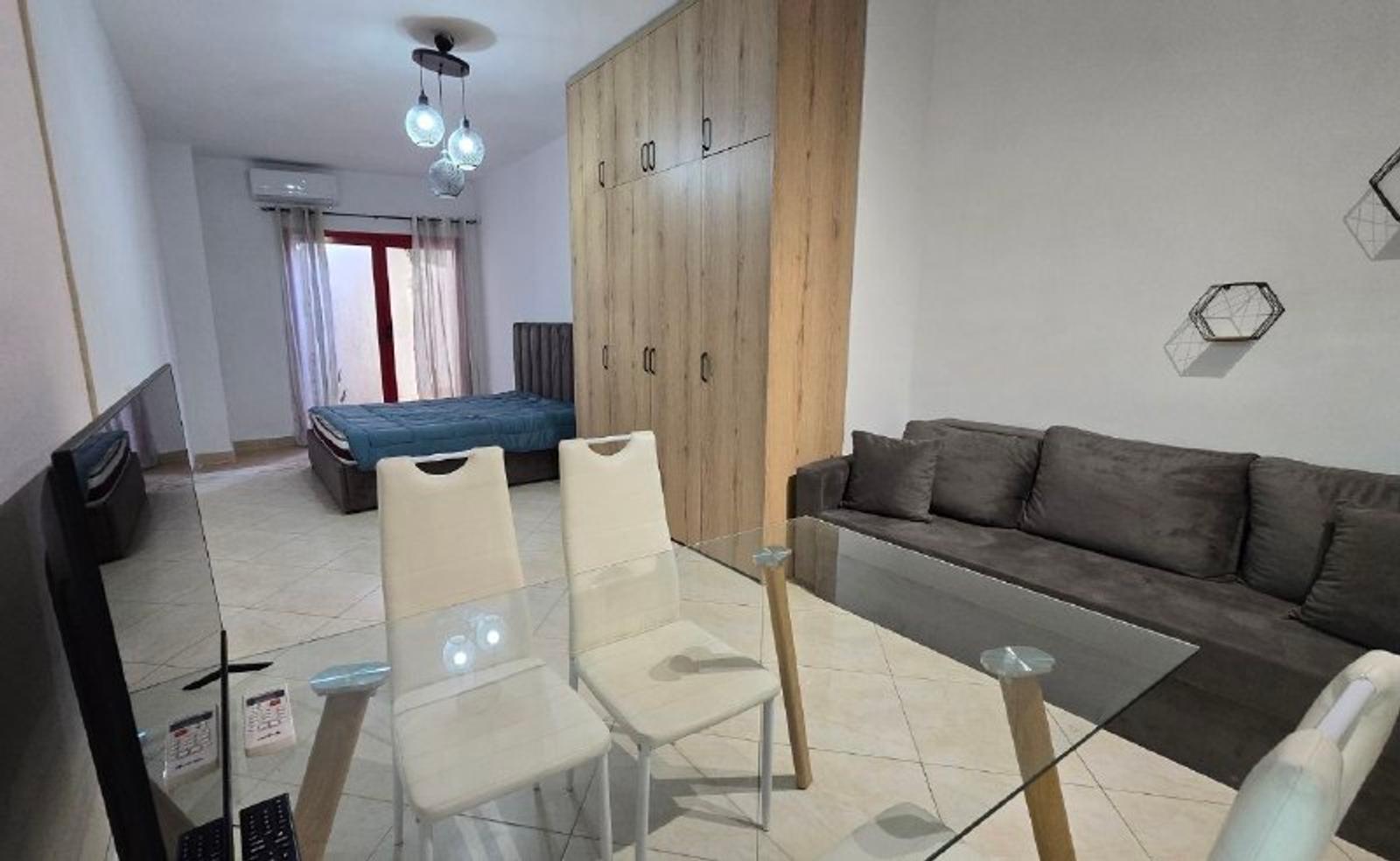 Studio in the Bruçi building, Plazh, 44 m², Durres