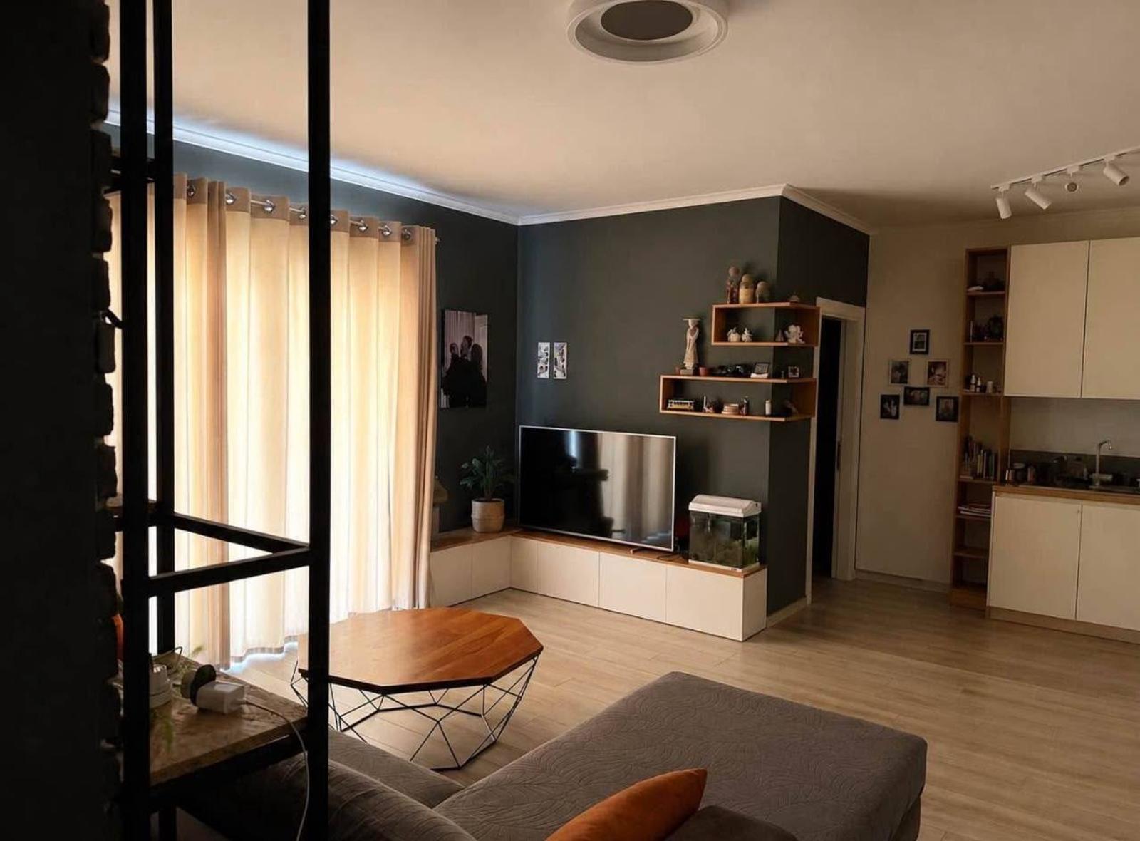 2+1+2 mit Parkplatz, Tirana, 100 m²