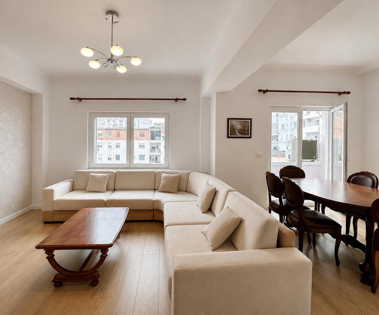 Shitet Apartament 3+1 | Tek Markata, Durrës