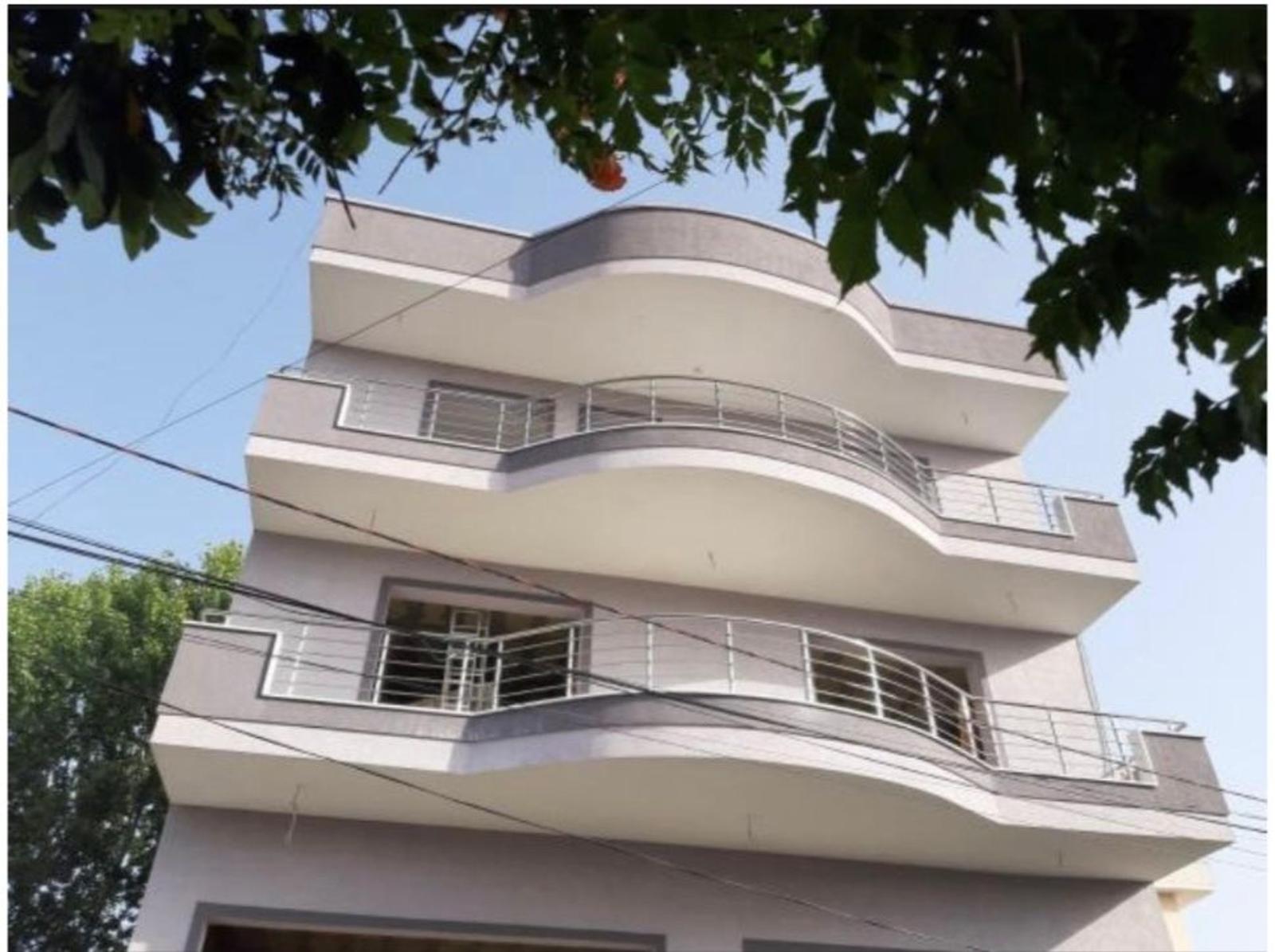 Three-storey building for a hotel, apartments or business, Plazh, 800 m², Durres