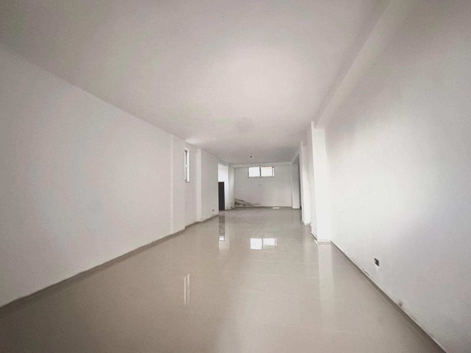 Gewerbefläche zum Kauf in Stadtzentrum, Durrës, 194 m² — Foto 1 von 8