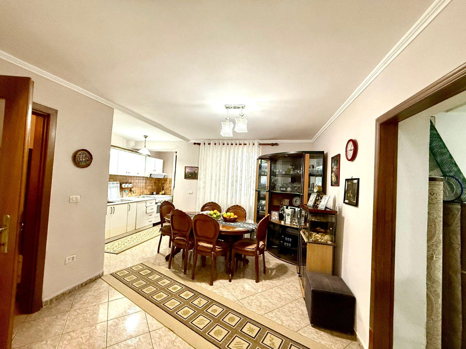 Wohnung 3+1 zum Kauf in Stadtzentrum, Durrës, 135 m² — Foto 3 von 9