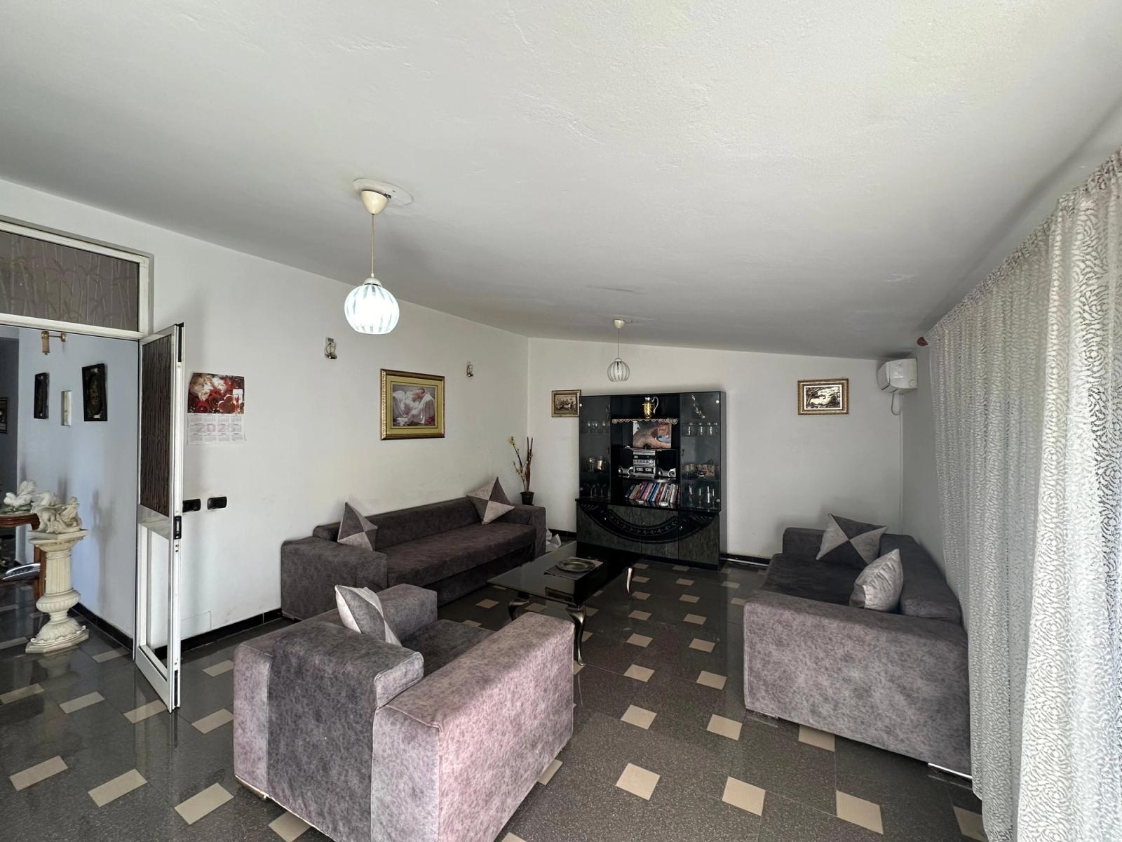 Wohnung 4+1 zum Kauf in Stadtzentrum, Durrës, 252 m² — Foto 2 von 13