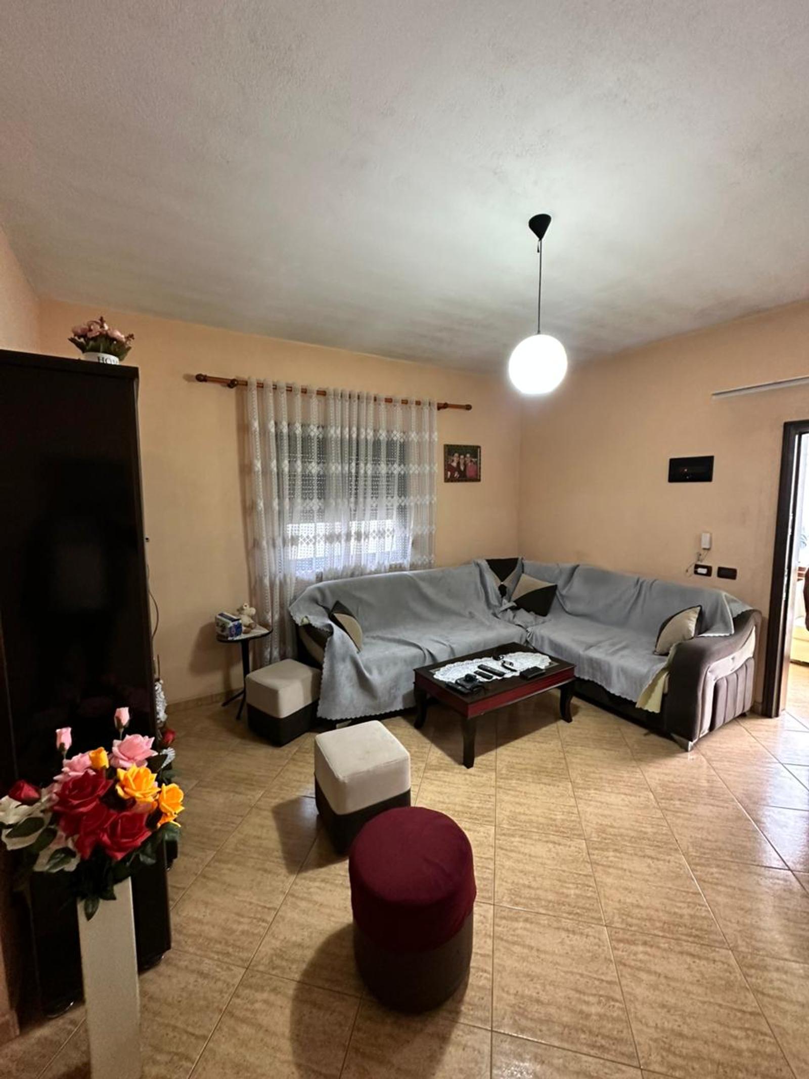 Haus zum Kauf in Stadtzentrum, Durrës, 228 m² — Foto 2 von 8