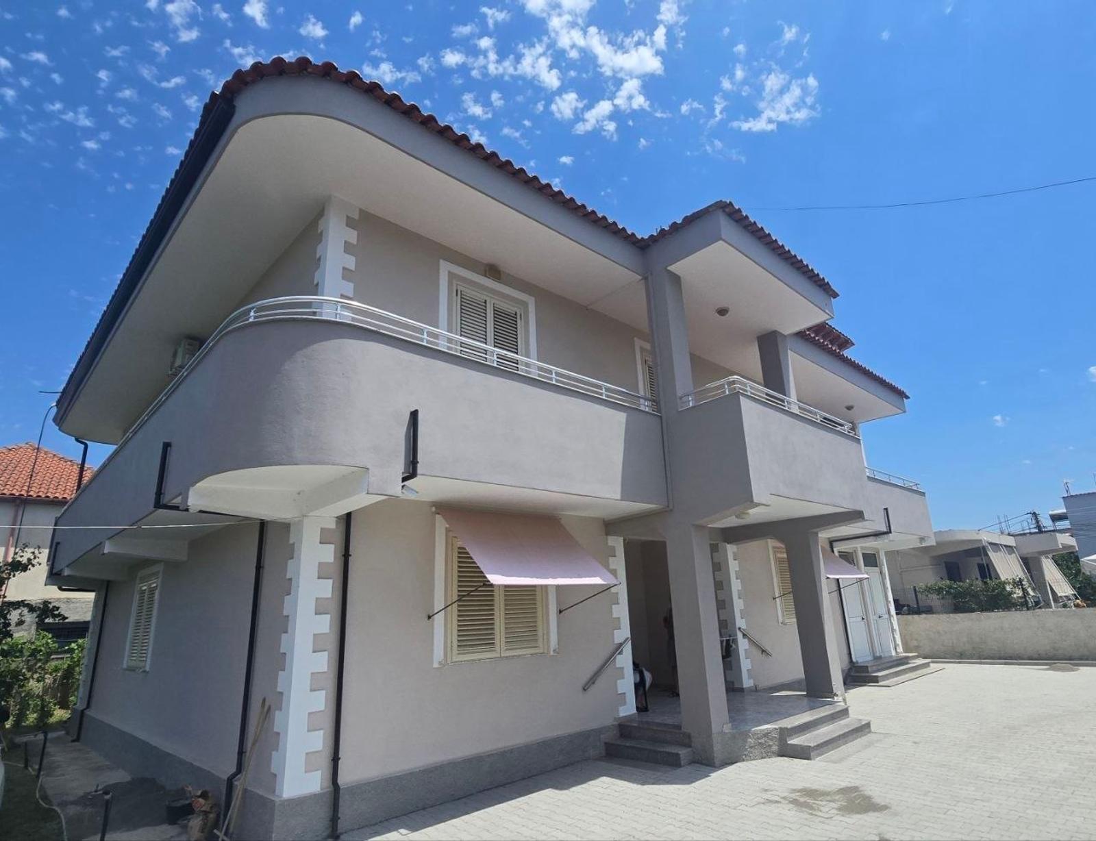 Villa zum Kauf in Plazh, Durrës, 390 m² — Foto 1 von 19