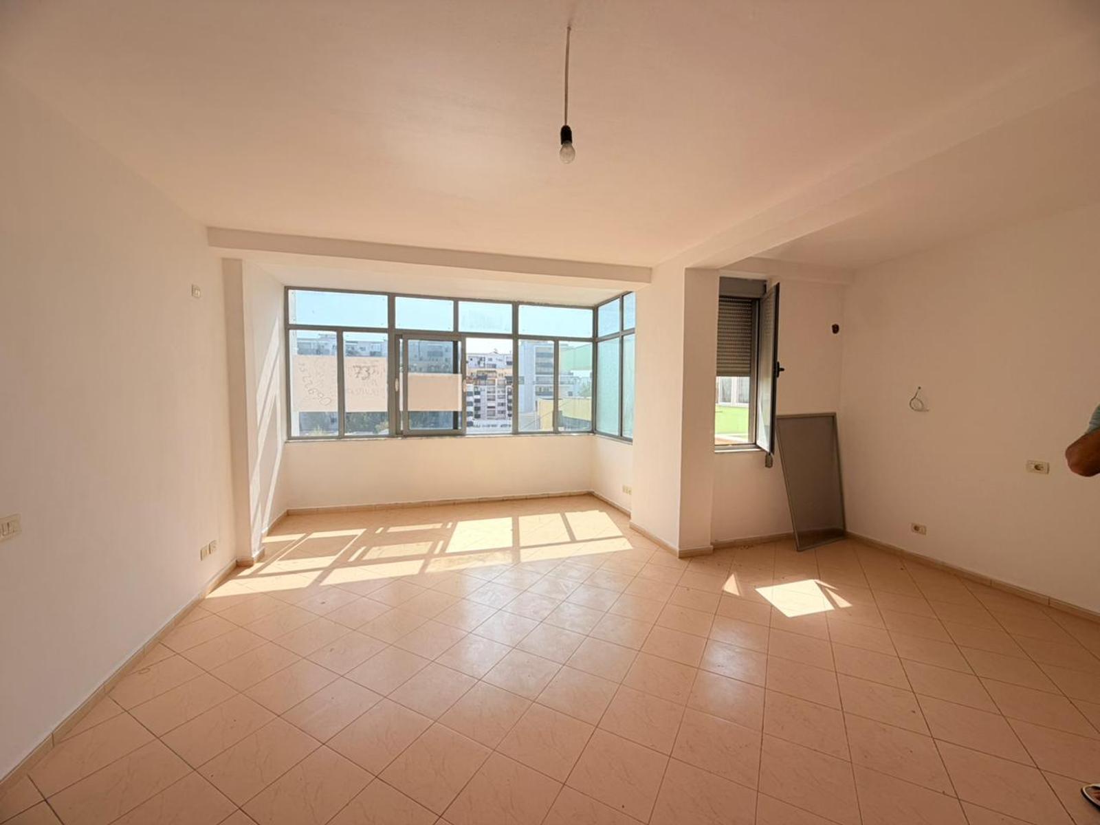 Apartament 1+1 me mundësi kthimi në 2+1, 100 m nga deti, Plazh, Plazhi, Durrësi