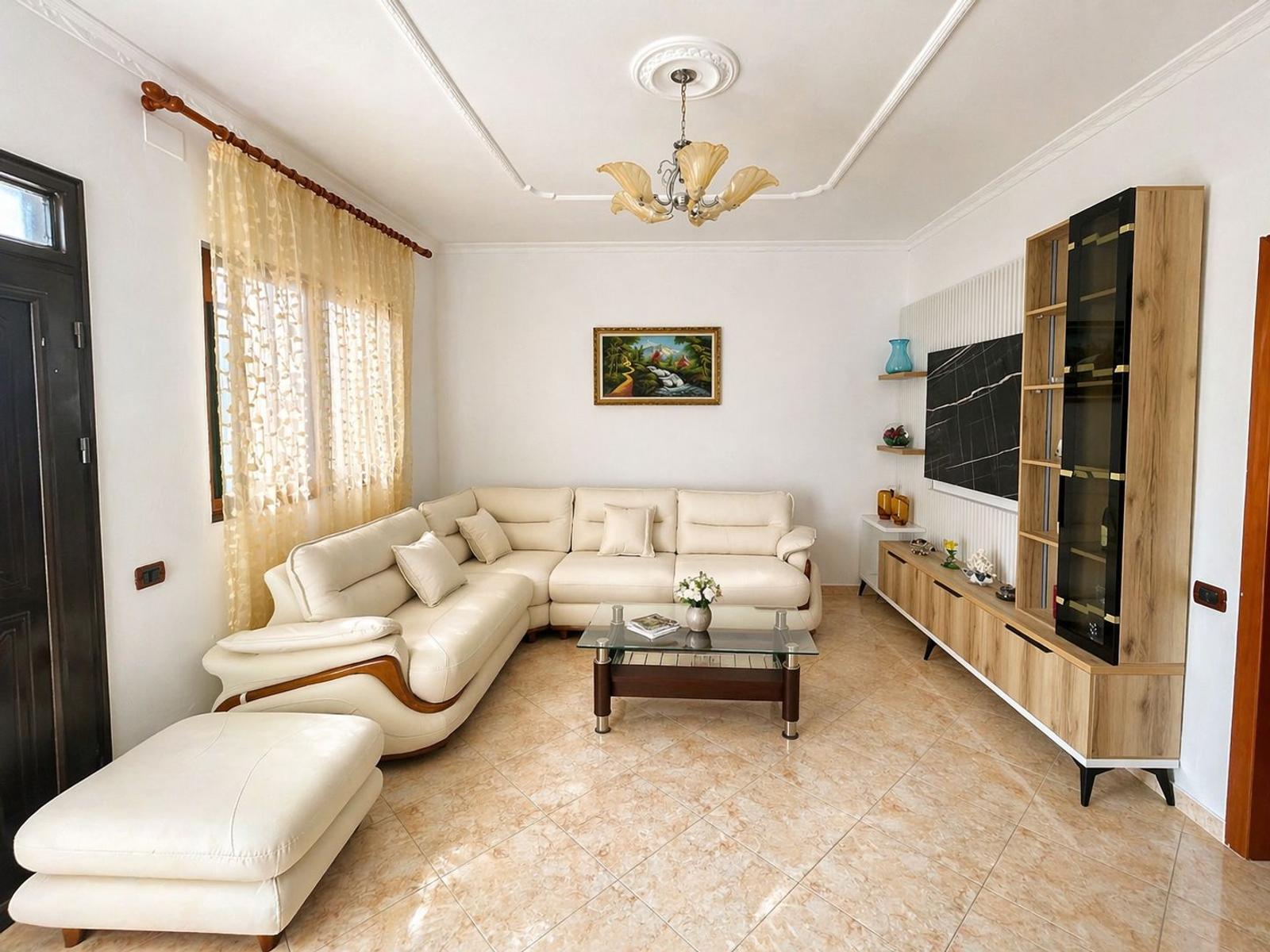 Haus zum Kauf in Arapaj, Durrës, 400 m² — Foto 1 von 11