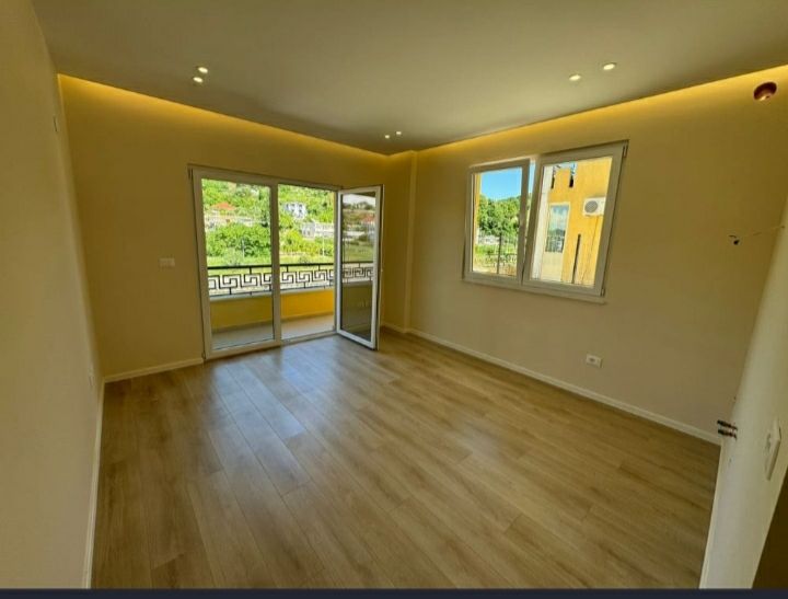 Shitet Apartament 1+1 me Verandë | Koloseu, Shkëmbi i Kavajës, Durrës
