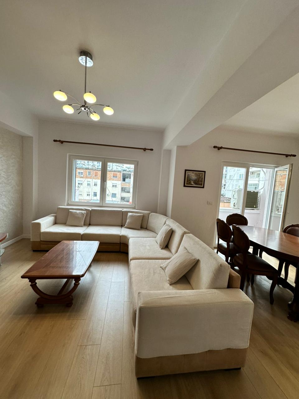 Shitet Apartament 3+1 | Tek Markata, Durrës