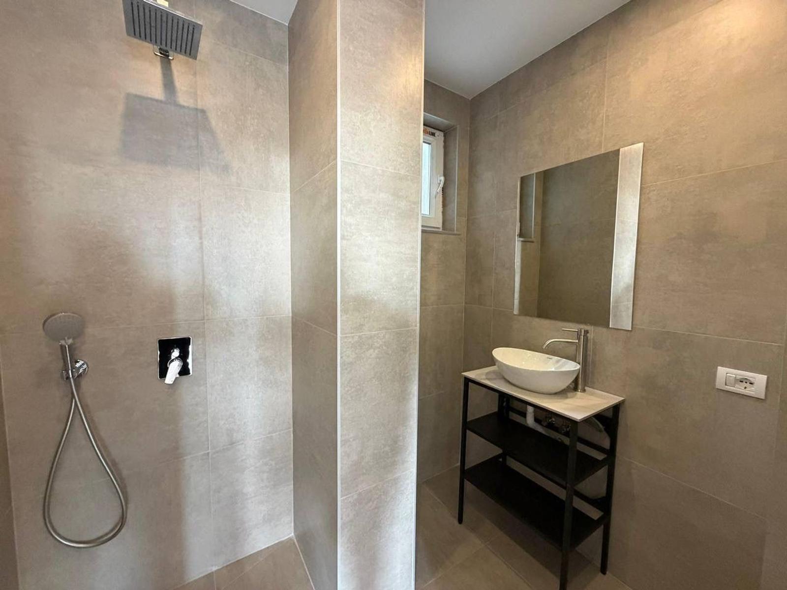 Wohnung 1+1 zum Kauf in Stadtzentrum, Durrës, 80 m² — Foto 5 von 6