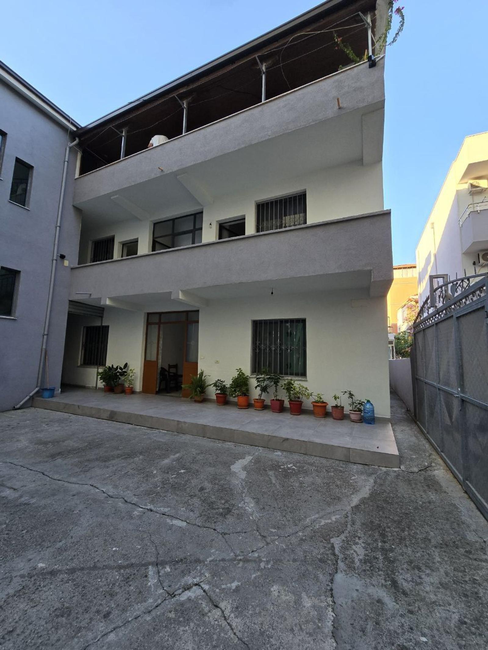 Casa con 12 stanze, Durrës, 409 m², Centro città, Durazzo