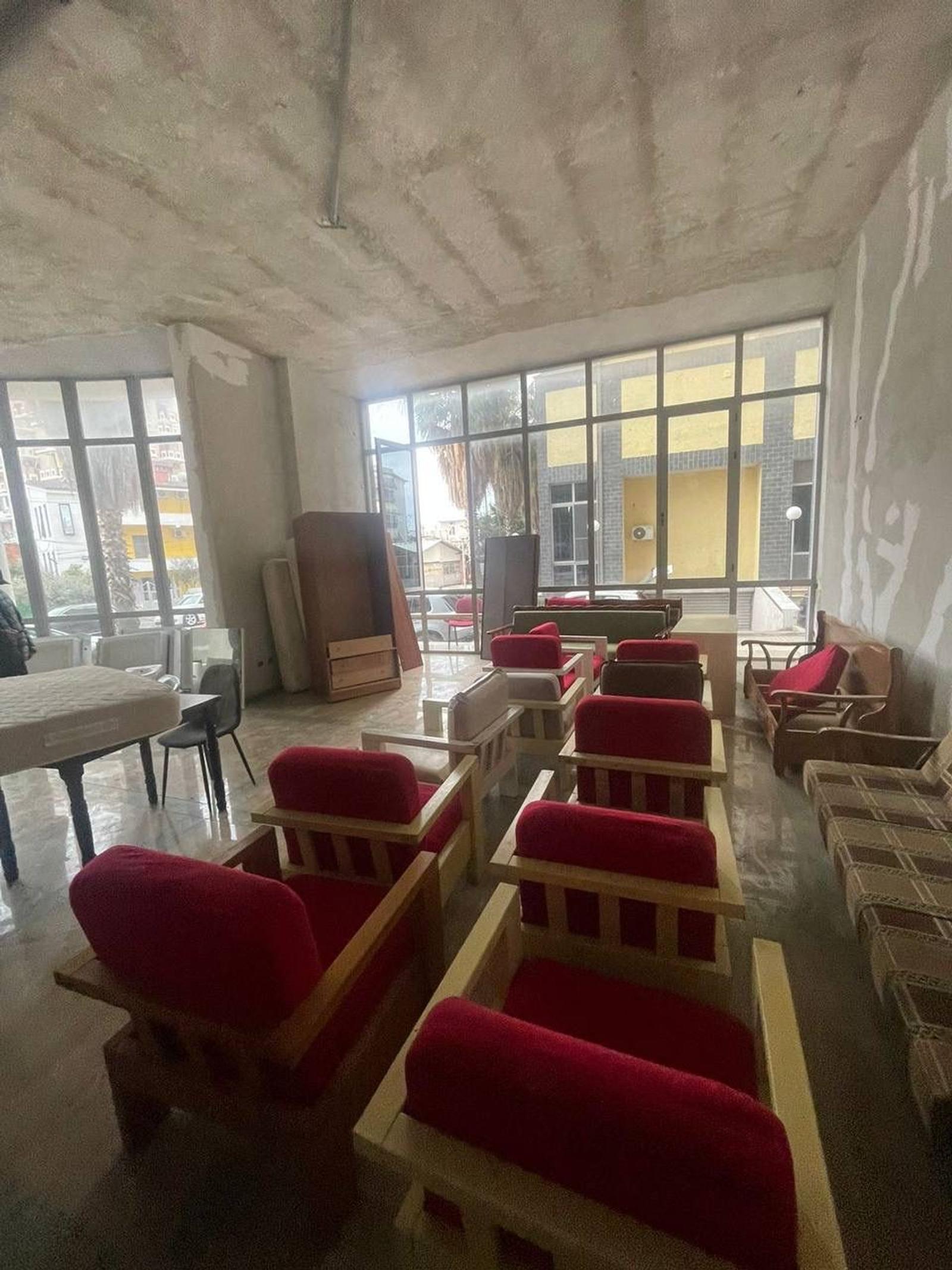 Gewerbefläche zum Kauf in Plazh, Durrës, 102 m² — Foto 1 von 6