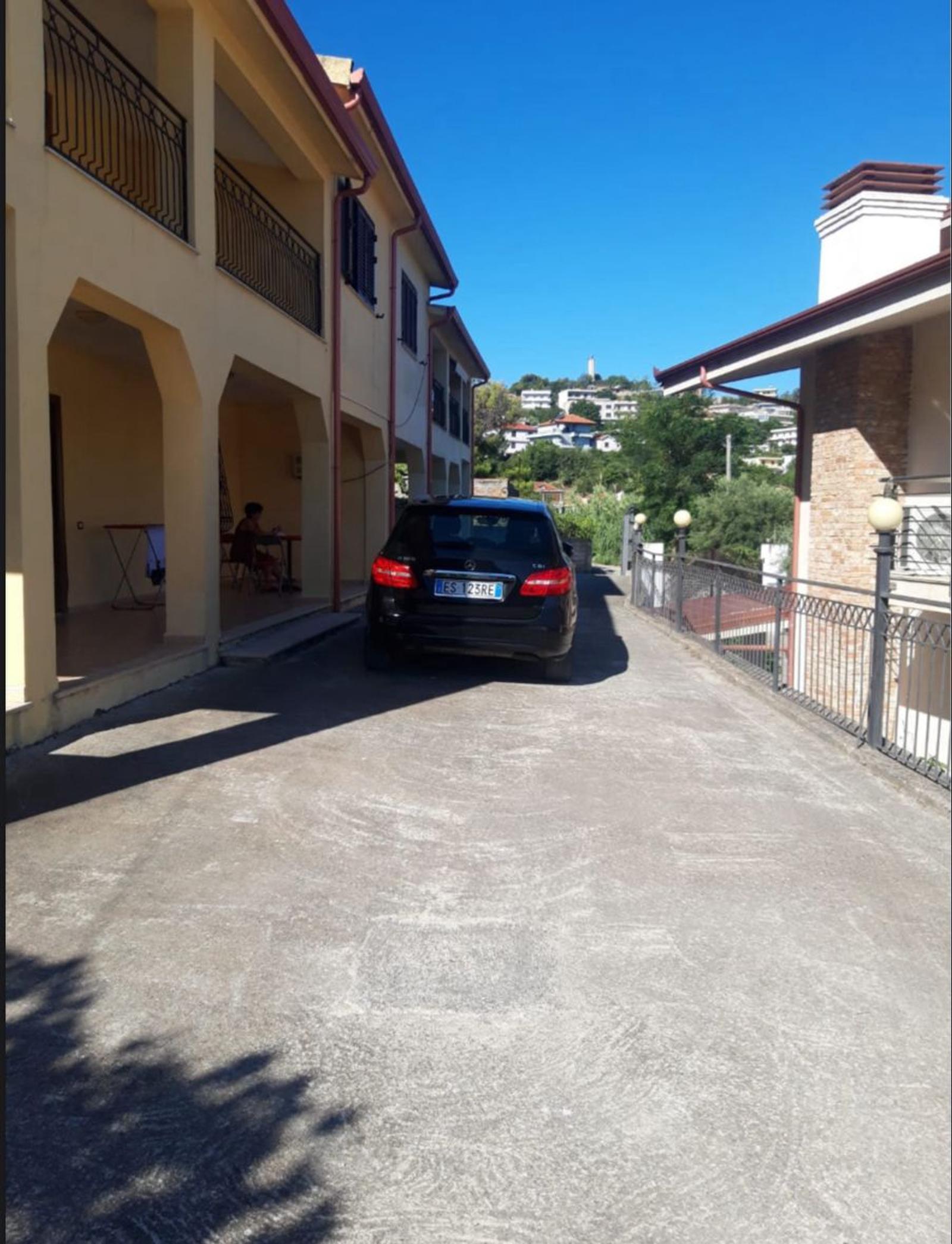 Casa con terreno vicino a Villa Zogu, 260 m² + 444 m² di terreno, Centro città, Durazzo