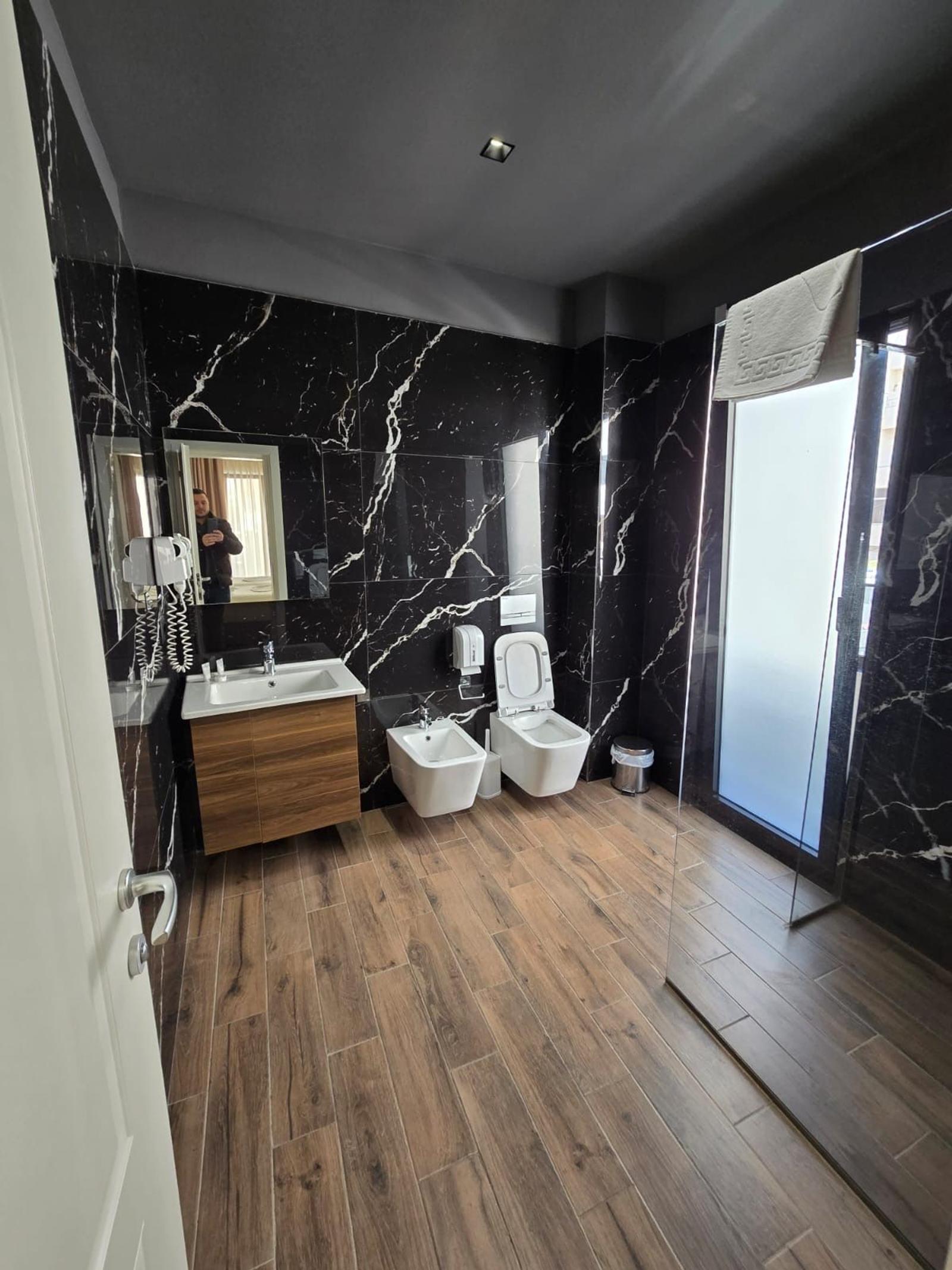 Gewerbefläche zum Kauf in Plazh, Durrës, 1250 m² — Foto 2 von 19