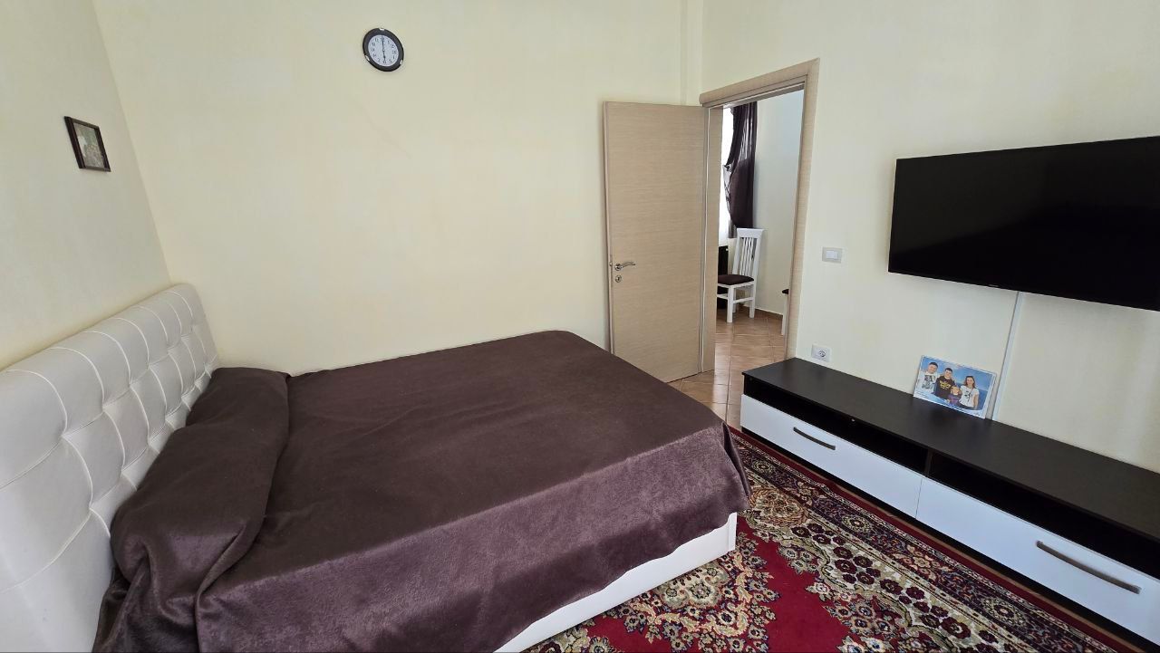 Apartament 1+1 pranë malit