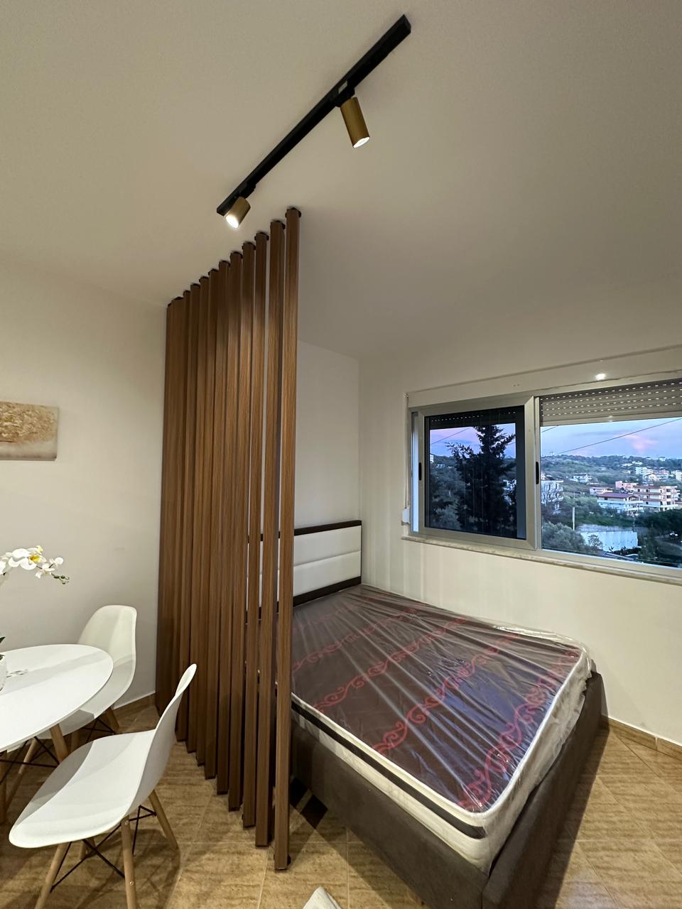South-facing studio with lift, Shkëmbi i Kavajës