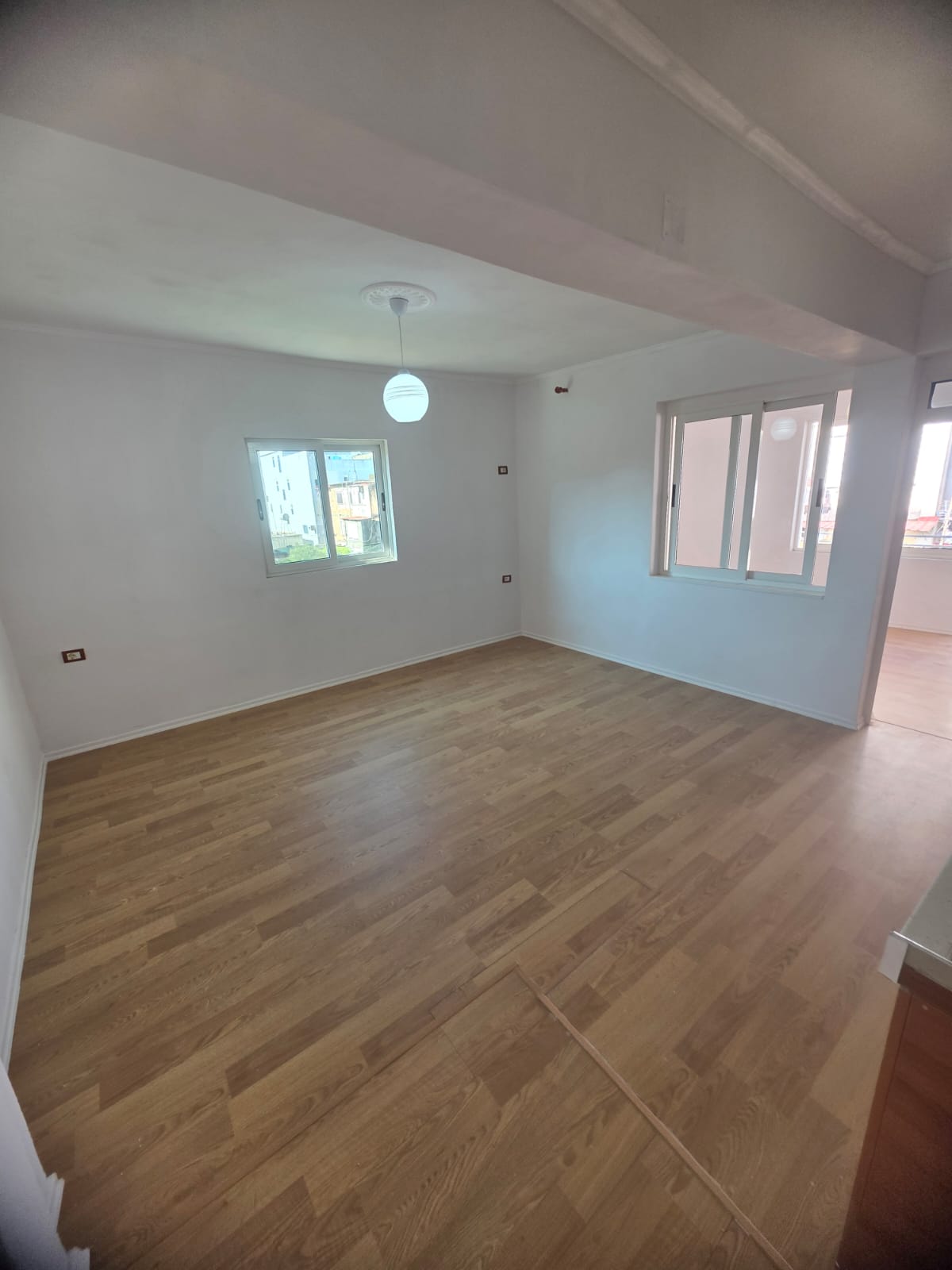 Appartamento 2+1 con balcone vicino all'ospedale, Durazzo