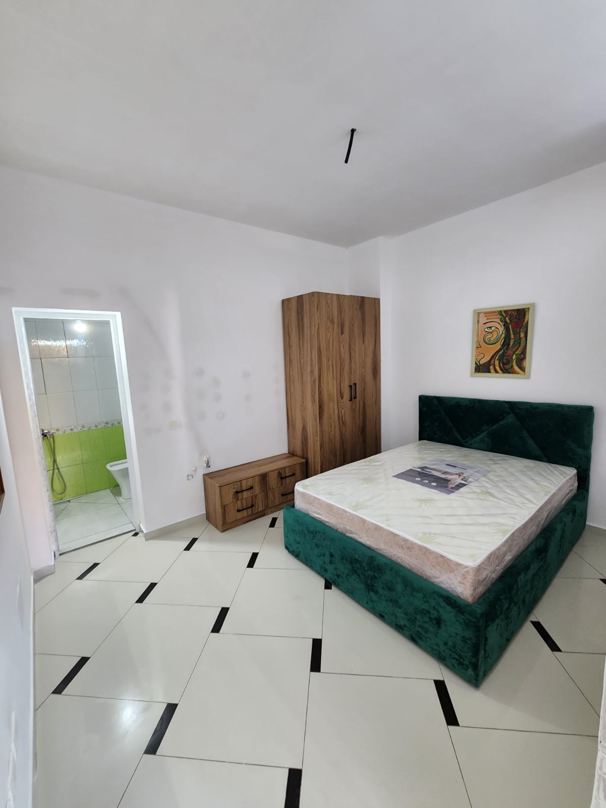 Shitet Apartament 1+1 | Pranë Shkollës "Bajram Curri", Plazh, Durrës.