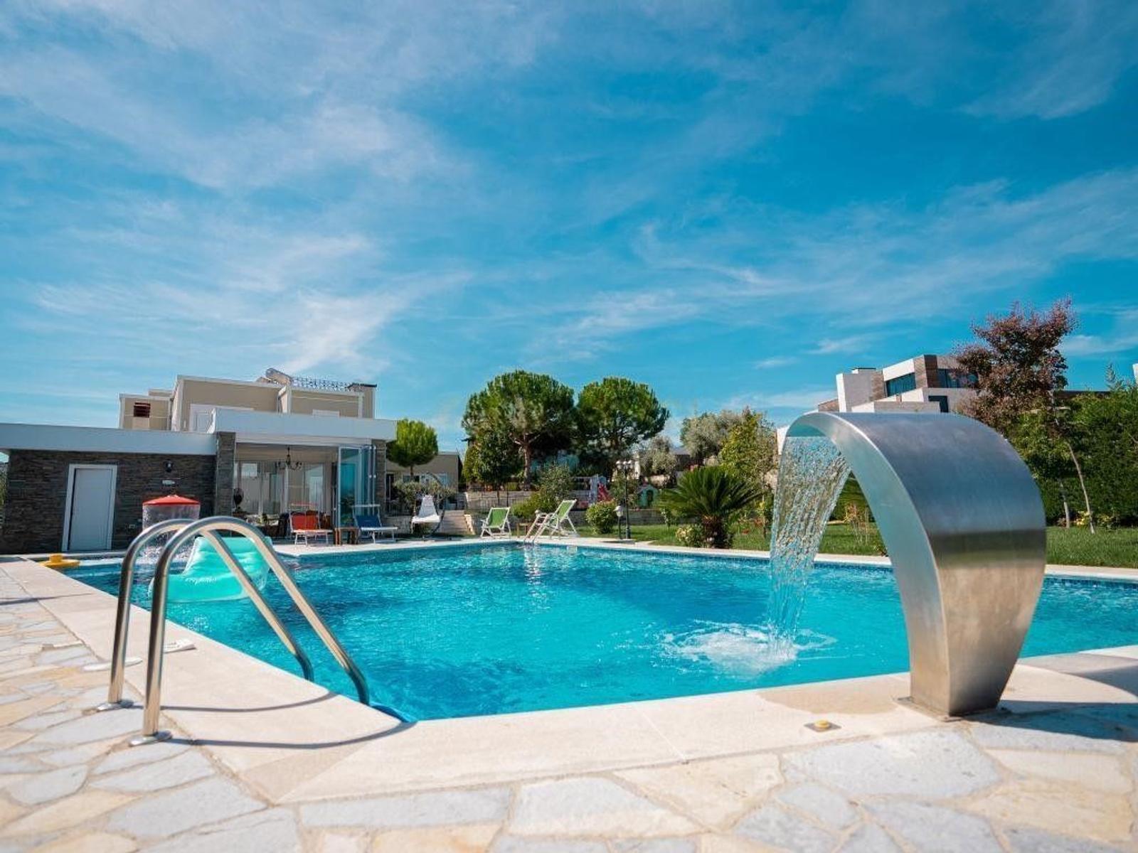 Villa di lusso, Kashar, 602 m², Tirana