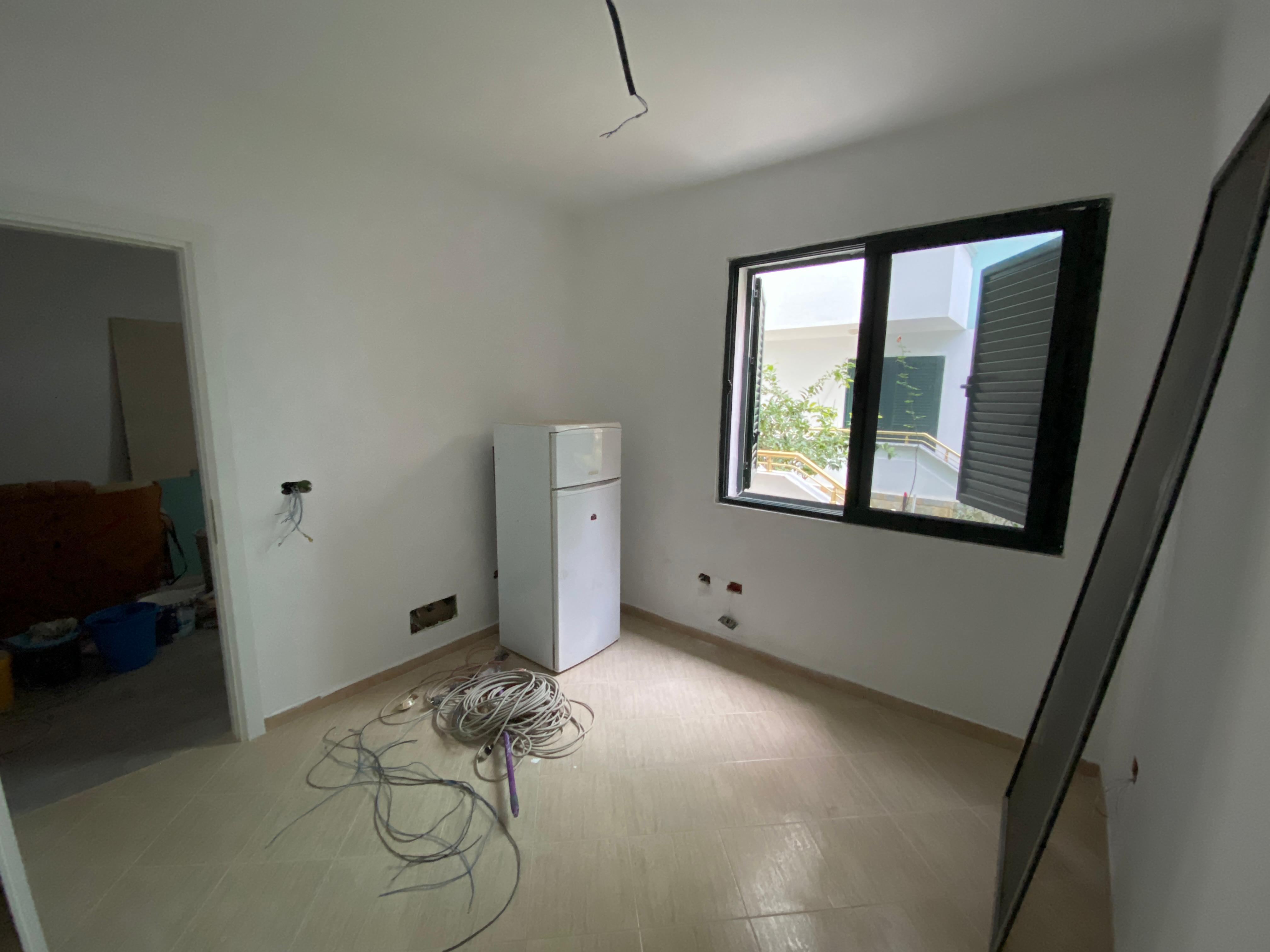 Shitet Apartament 2+1+2 me Oborr | Liburna, Golem, Durrës