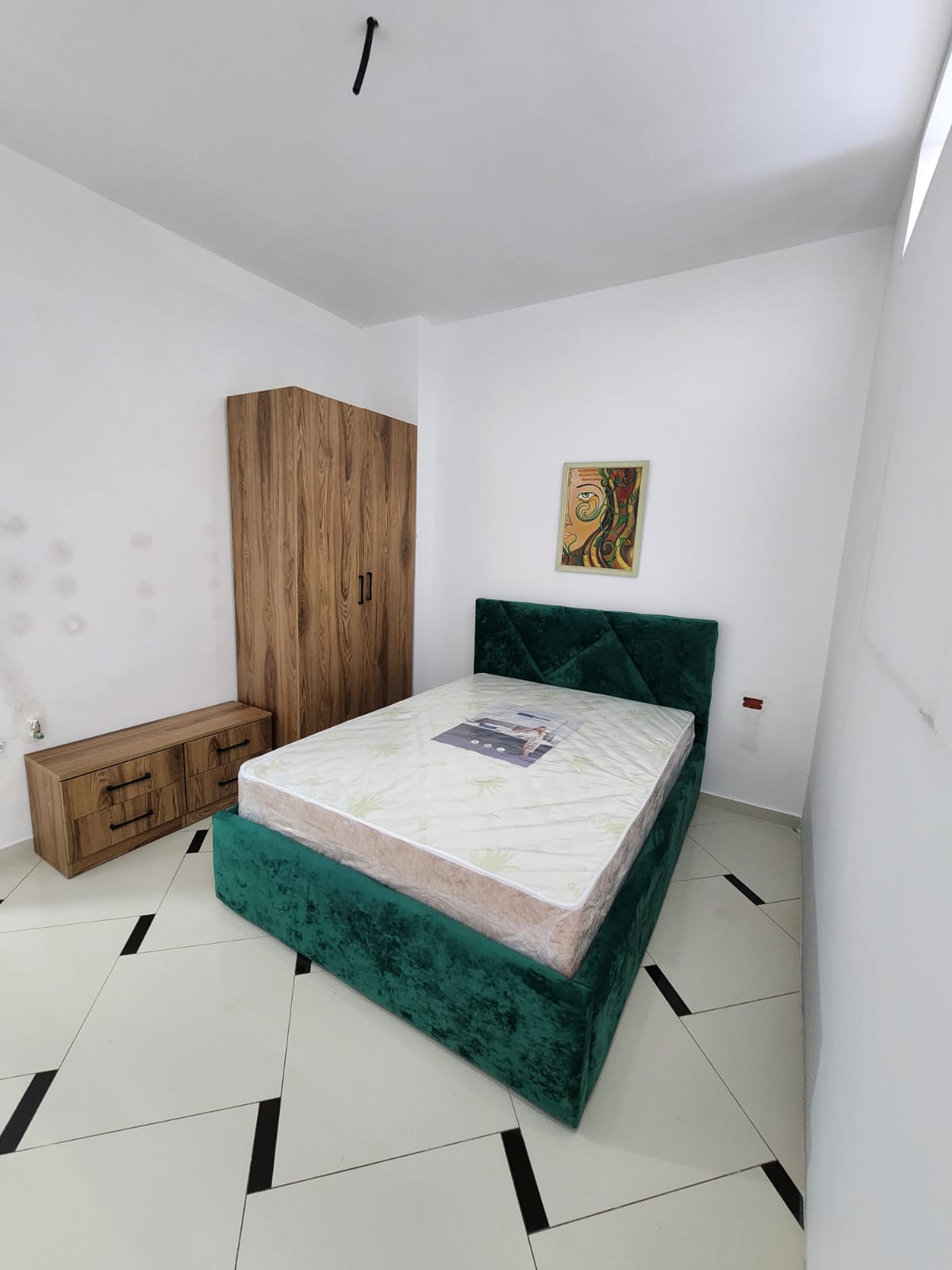 Shitet Apartament 1+1 | Pranë Shkollës "Bajram Curri", Plazh, Durrës.