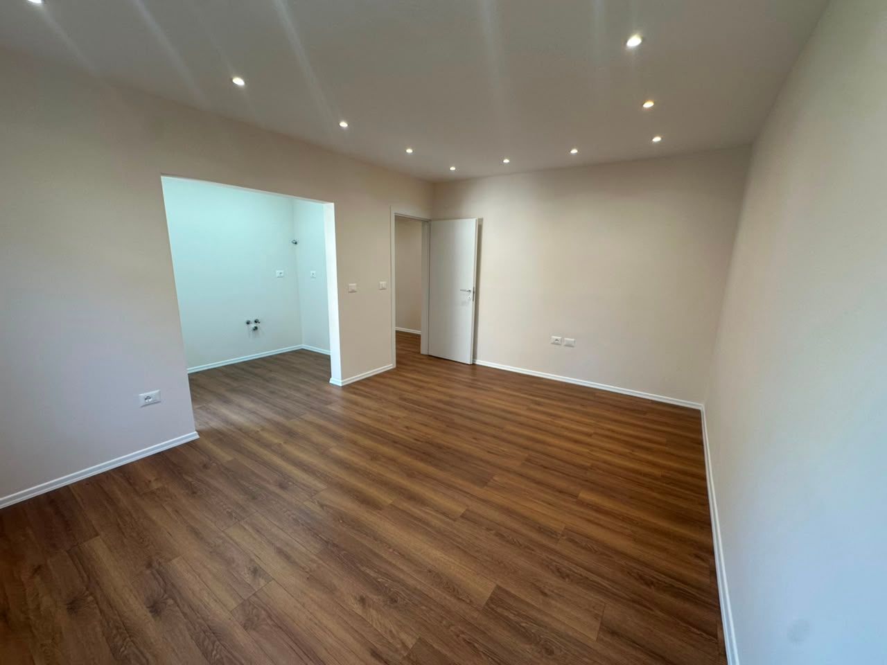 Shitet Apartament 2+1 | Lagjja 16, Durrës