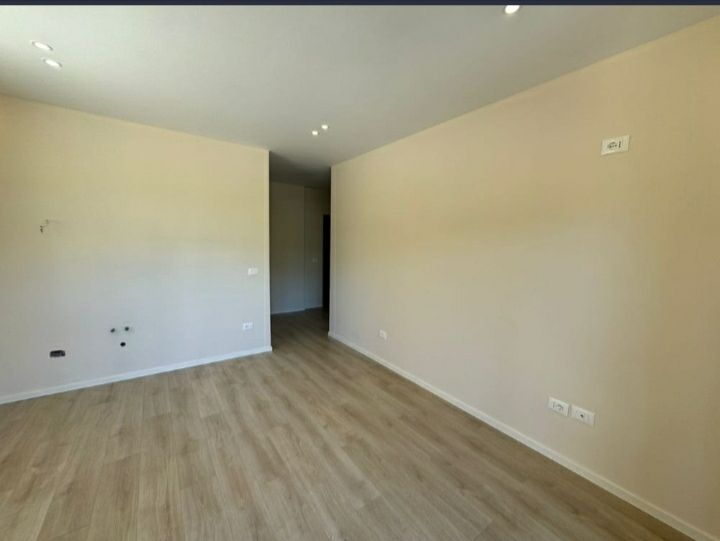 Shitet Apartament 1+1 me Verandë | Koloseu, Shkëmbi i Kavajës, Durrës