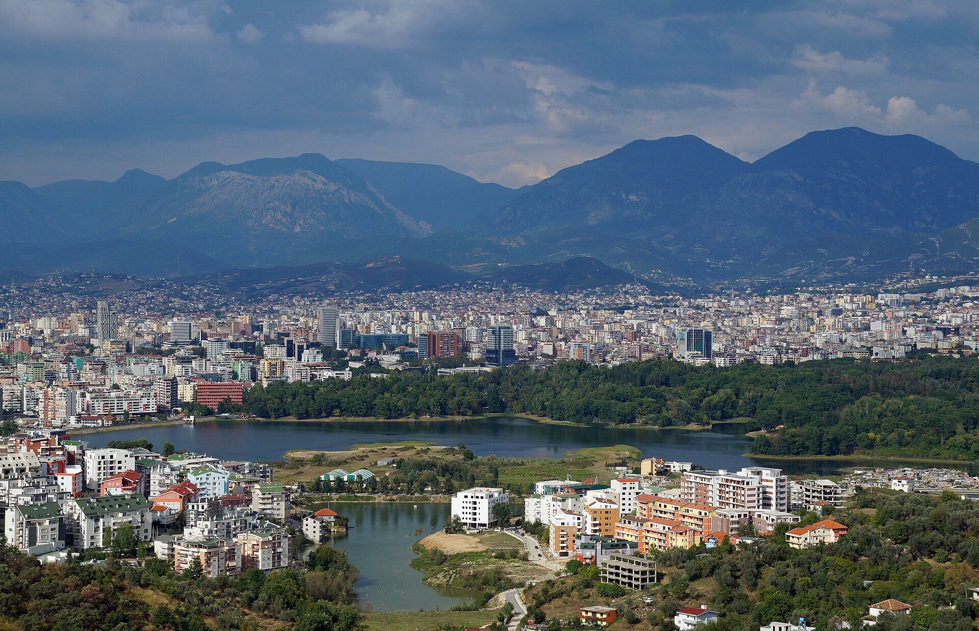 Tirana seen from the south over the Artificial Lake and the Grand Park — Albinfo