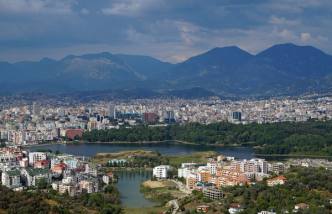 Tirana seen from the south over the Artificial Lake and the Grand Park — Albinfo
