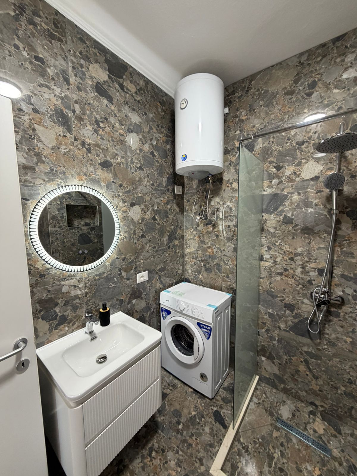 Shitet Apartament 2+1 me Pamje Deti | Shkëmbi i Kavajës, Durrës