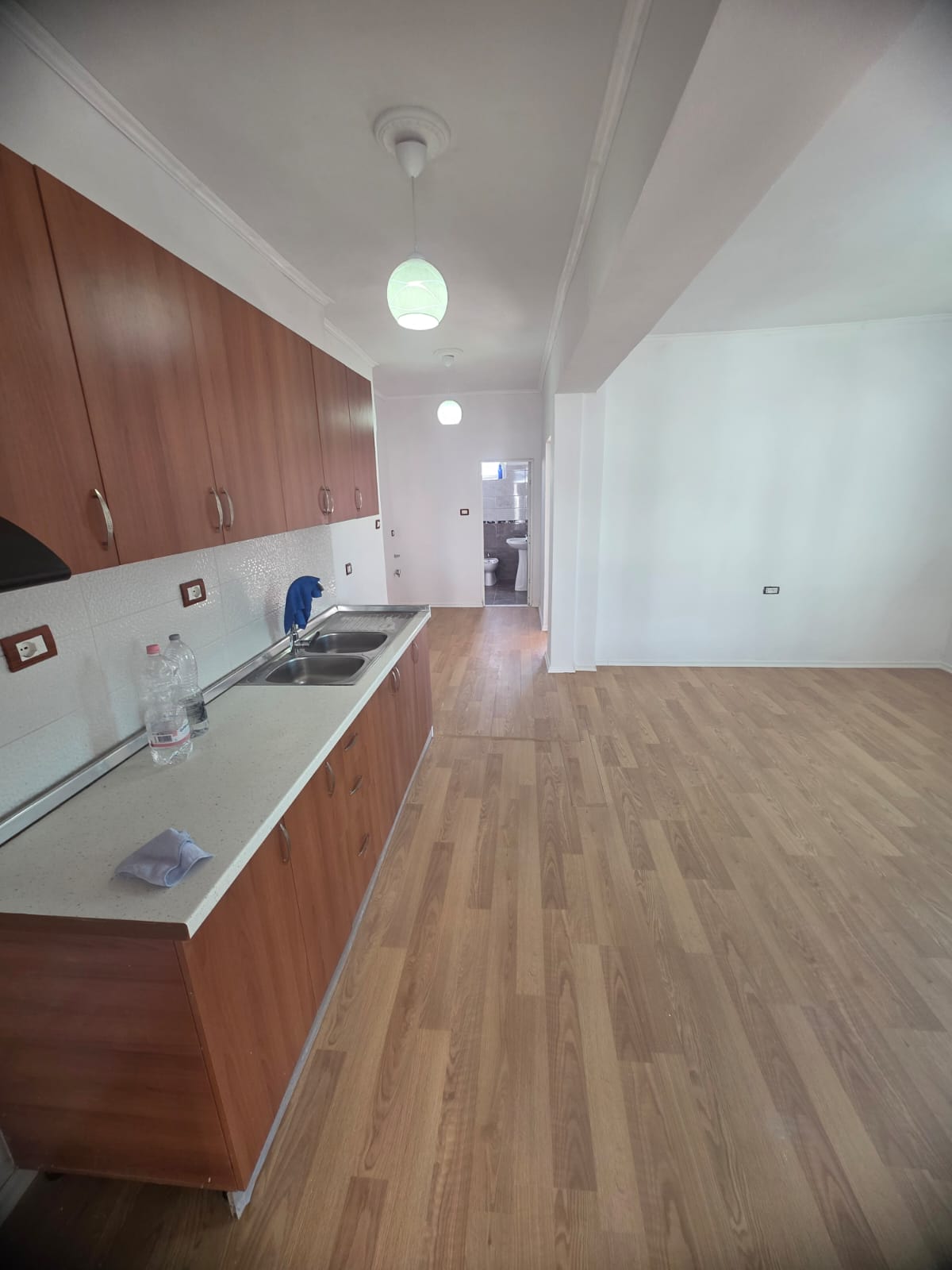 Appartamento 2+1 con balcone vicino all'ospedale, Durazzo