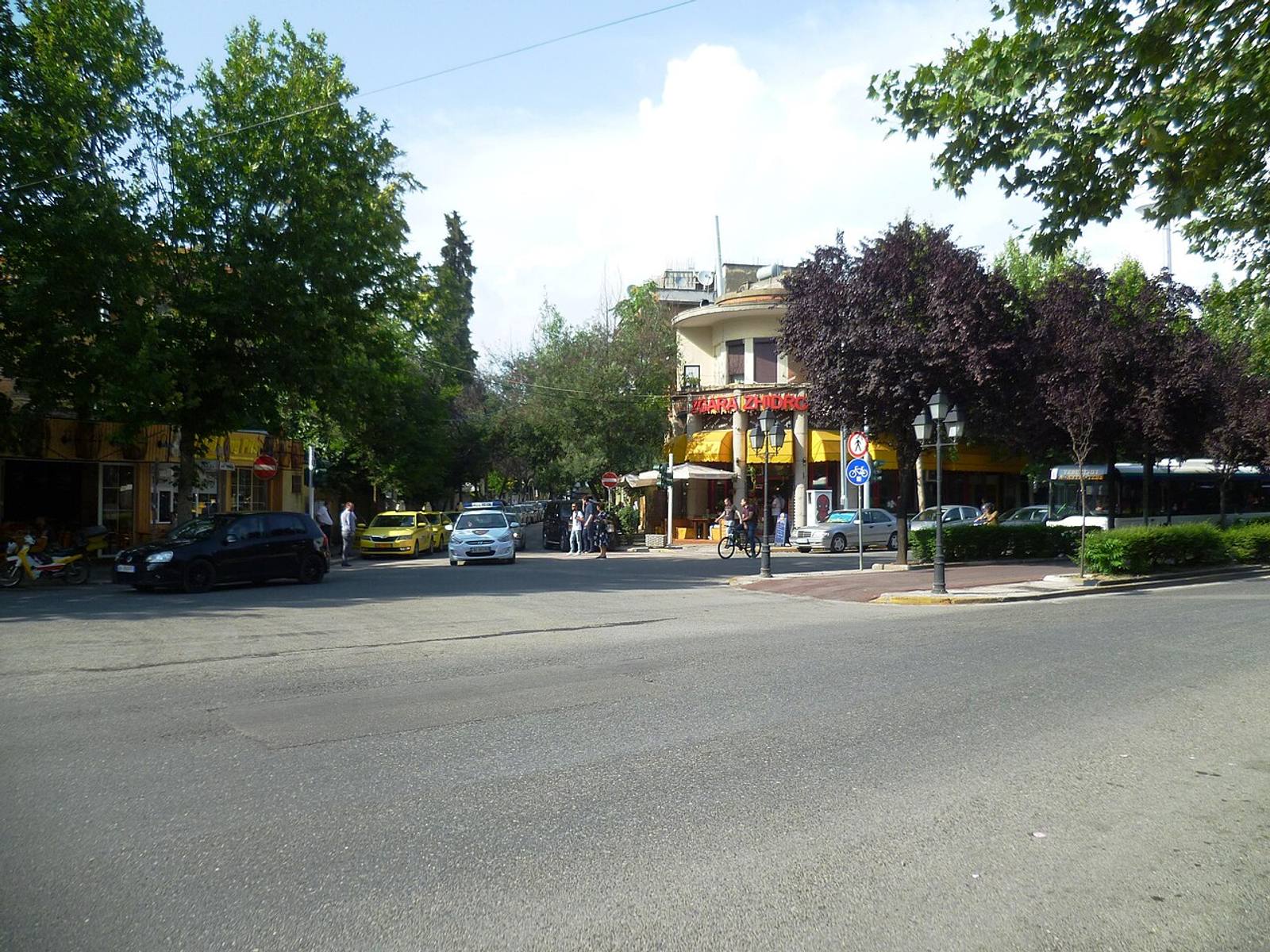Rruga e Kavajës, Tirana