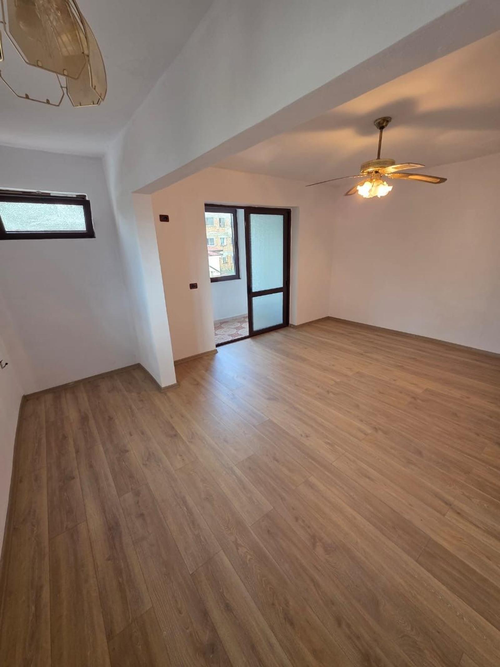 Appartamento 2+1, in vendita, Centro città, Durazzo, 85 m² — foto 2 di 13