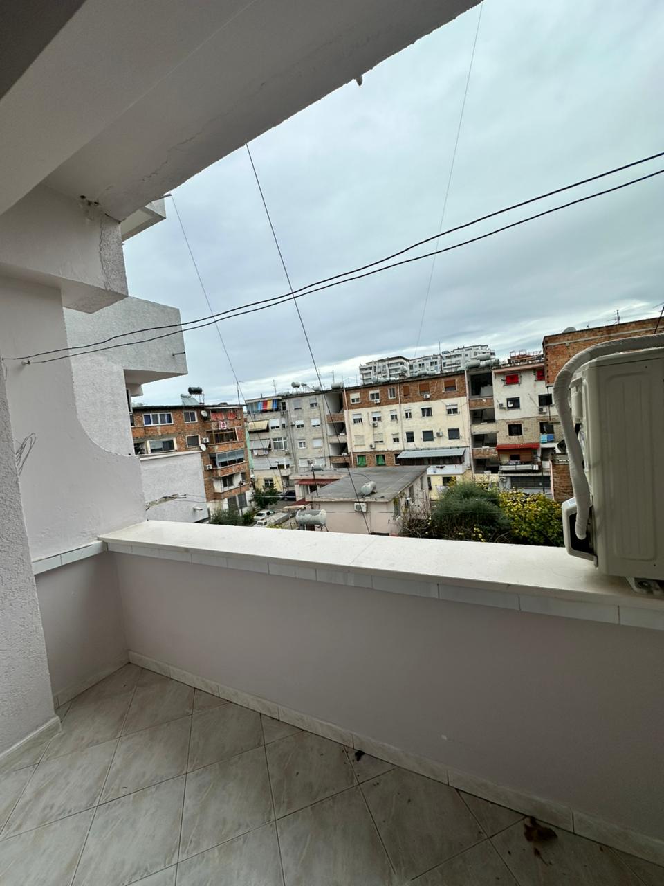 Shitet Apartament 3+1 | Tek Markata, Durrës