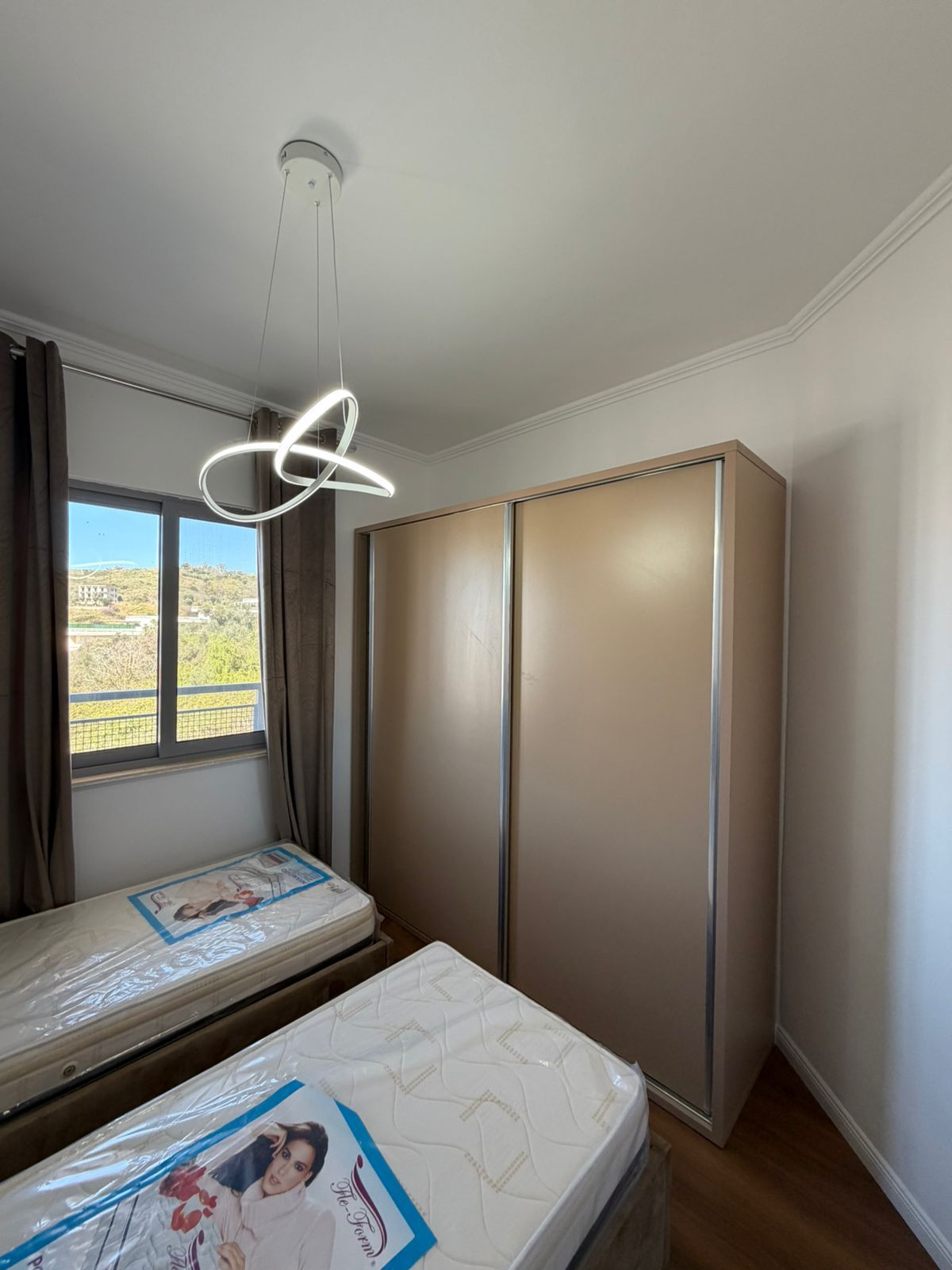 Shitet Apartament 2+1 me Pamje Deti | Shkëmbi i Kavajës, Durrës