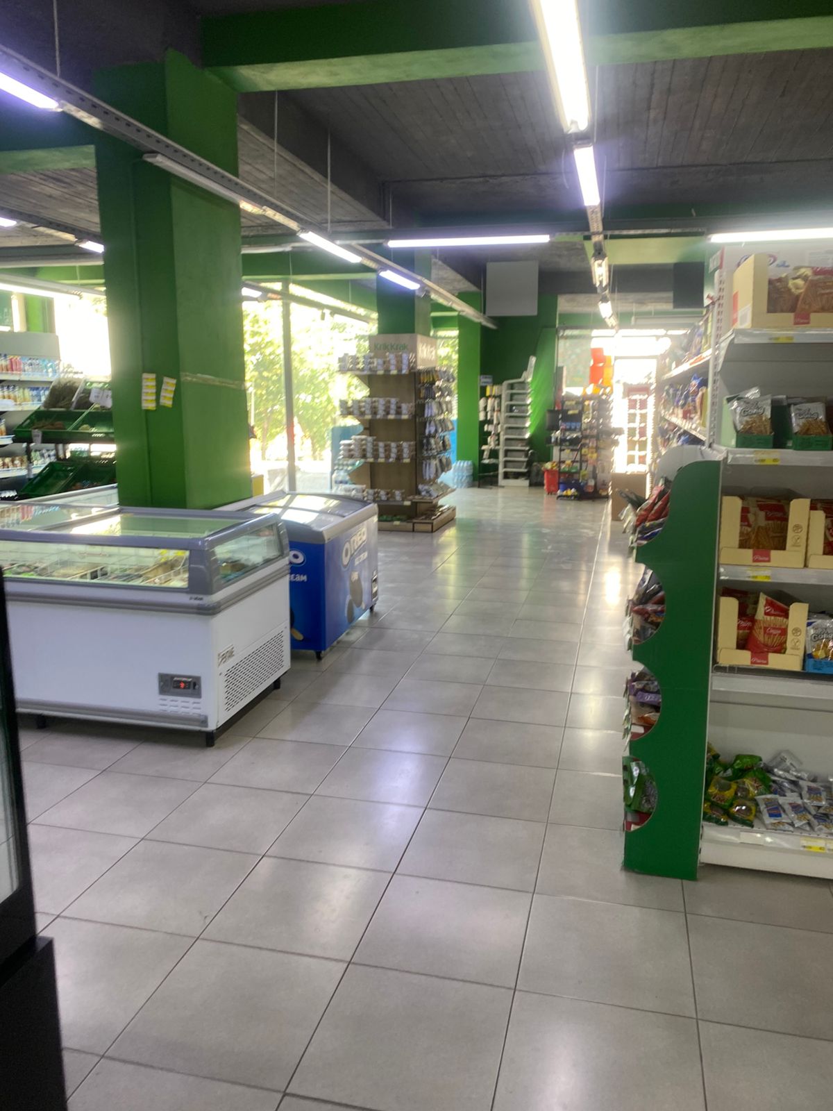 Działający supermarket, Kodra e Diellit, Tirana