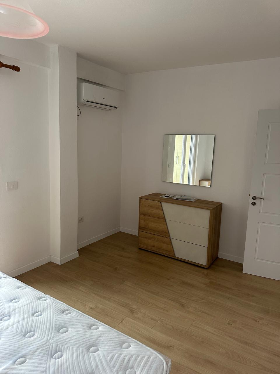 Shitet Apartament 3+1 | Tek Markata, Durrës